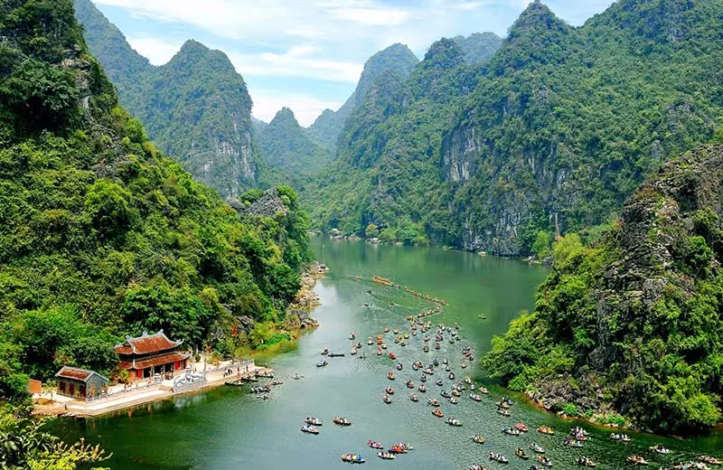 attractions/vietnam/Full-introduction-of-ninh-binh-in-Vietnam/Full-introduction-of-ninh-binh-in-Vietnam.jpg